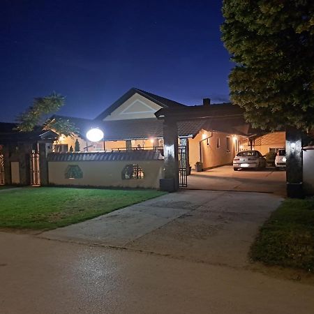 Guesthouse Kristina Palić Exteriör bild