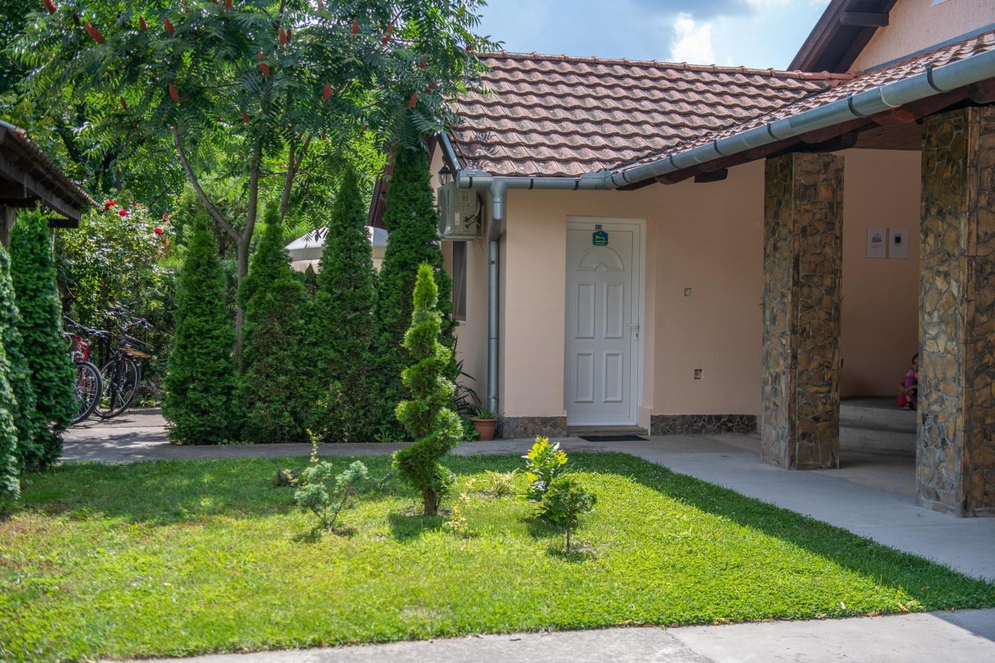 Guesthouse Kristina Palić Exteriör bild