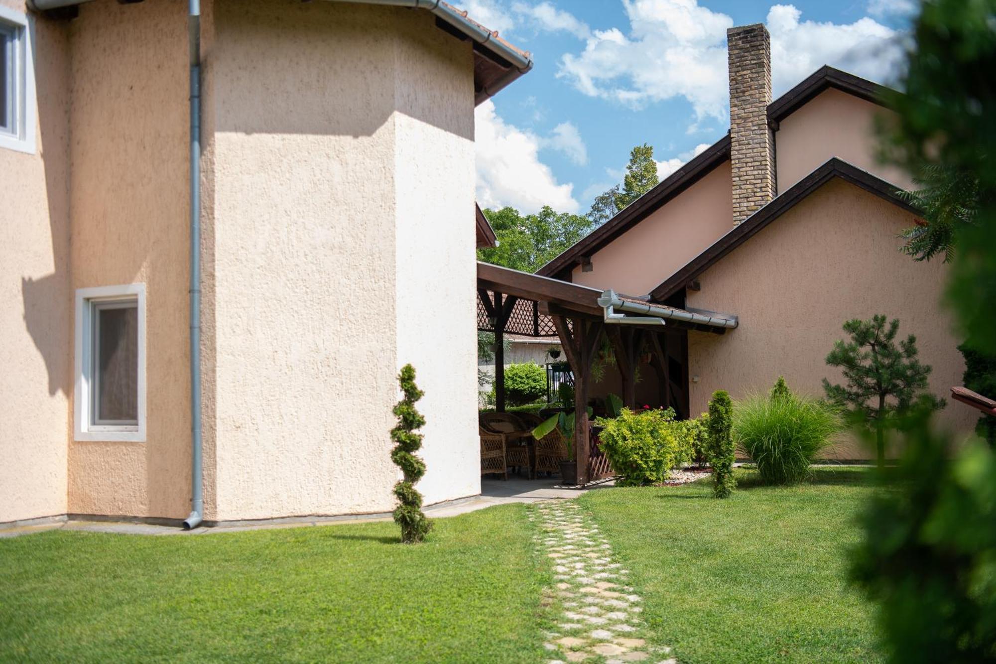 Guesthouse Kristina Palić Exteriör bild